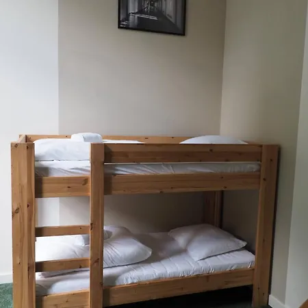 Hostel Roots *