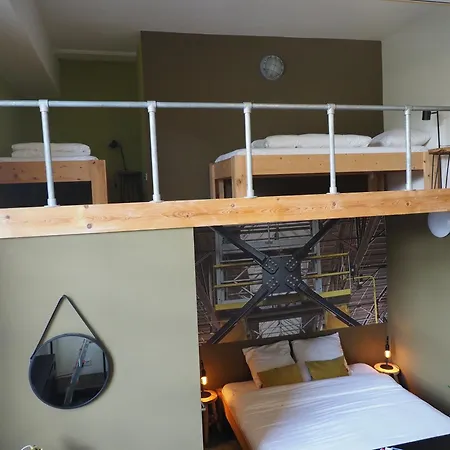Hostel Roots *