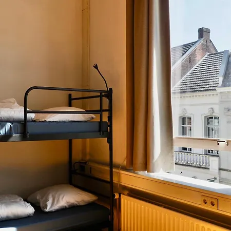 Hostel Roots *