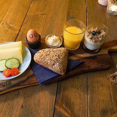 ホステル Roots *