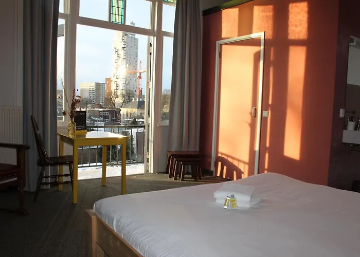 بيت شباب Roots *